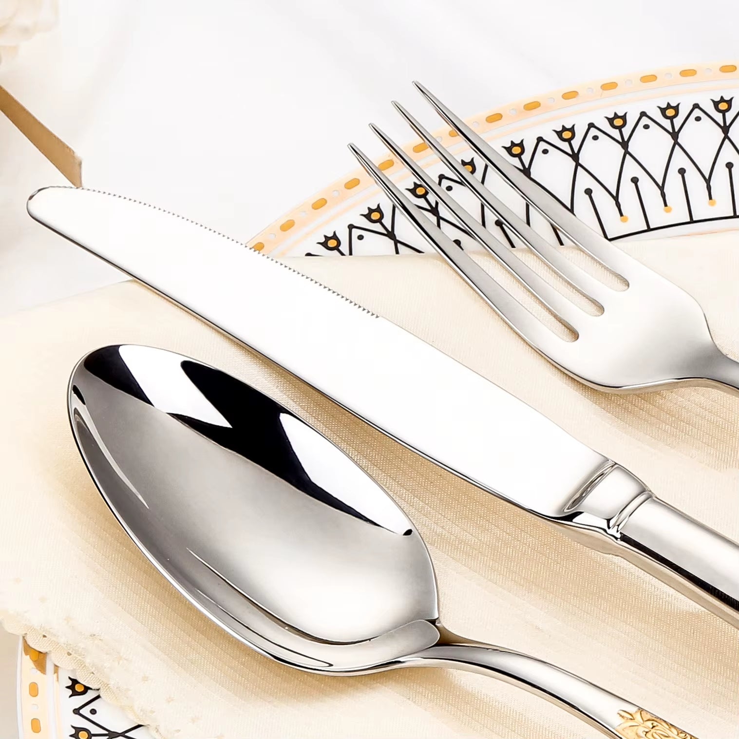 4/8/12/16/20/24/28 PCS Luxury Gold Plated Flatware Set Dishwasher Safe Cutlery Antique Silverware with Hollow Handle Table Knife